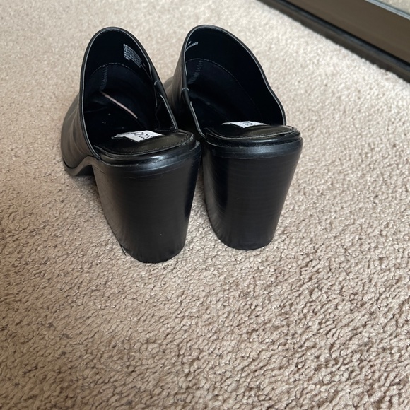 Simone Black Leather Pointed Toe Mules - Picture 5 of 7